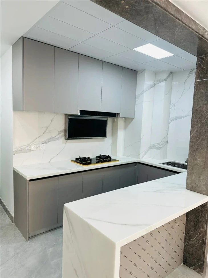 Calacatta White Quartz Floor Tiles